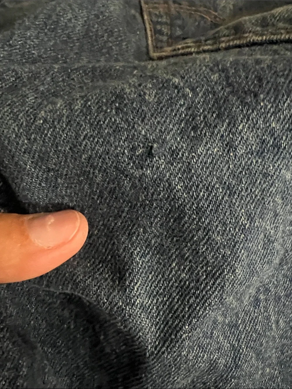 90's VINTAGE LEVI'S 501xx MADE IN USA STRAIGHT LEG DARK WASH BUTTON FLY JEANS